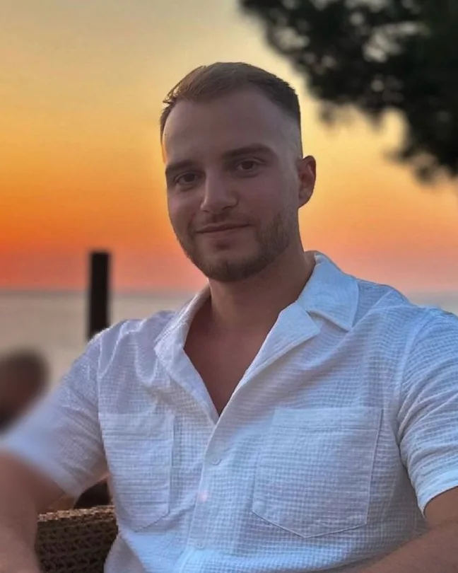 Arber Bajraktari, Gründer von Vertriebs-Maschine